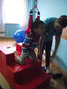 занятия АФК с тренажером Гросса, реабилитация ДЦП